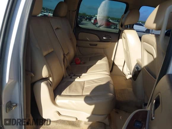 2011 Chevrolet Suburban LT z VIN 1GNSCJE05BR388248, wystawiony jako IAAI lot #42617677 z przebiegiem 247 514 mil mil oraz . Historia ofert i sprzedaży dostępna na DreamBid. Obrazek 8.