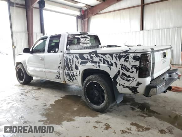 2005 GMC Sierra 1500 SLE z VIN 1GTEK19Z25Z266873, wystawiony jako Copart lot #81870355 z przebiegiem 148 483 mil mil oraz Szkoda całkowita • Salvage title. Historia ofert i sprzedaży dostępna na DreamBid. Obrazek 2.