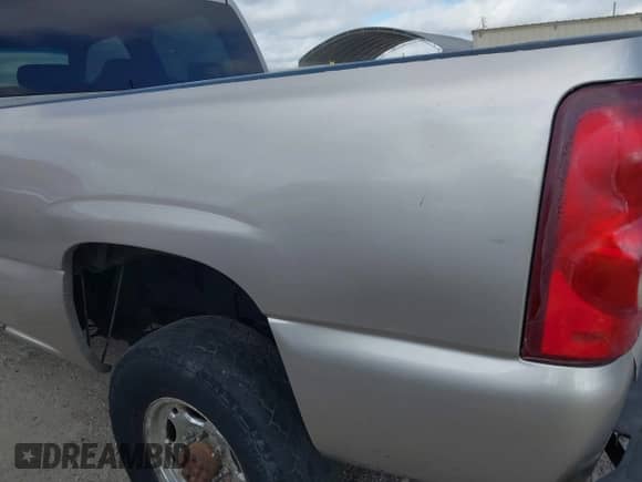 2005 Chevrolet Silverado 2500HD LT with VIN 1GCHK23U35F837207, listed as a IAAI auction lot 43276738 with 200,012 mi miles and . Bid and sale history available at DreamBid. Image 20.