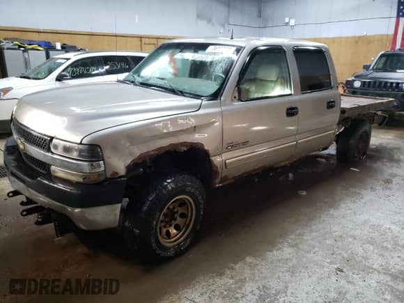 2002 Chevrolet Silverado 2500HD LS z VIN 1GCHK23112F166203, wystawiony jako Copart lot #73689384 z przebiegiem 340 755 mil mil oraz Czysty tytuł • Clean title. Historia ofert i sprzedaży dostępna na DreamBid. Obrazek 1.