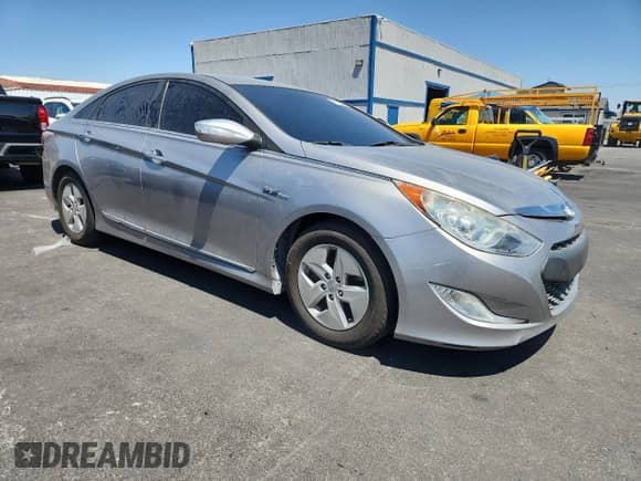 2012 Hyundai Sonata Hybrid with VIN KMHEC4A44CA041652, listed as a Copart auction lot 68708805 with 110,995 mi miles and Clean title. Bid and sale history available at DreamBid. Image 4.