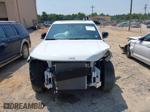 2025 Jeep Grand Cherokee Limited with VIN 1C4RJKBG7S8686200, listed as a IAAI auction lot 42592289 with 1,979 mi miles and . Bid and sale history available at DreamBid. Image 13.