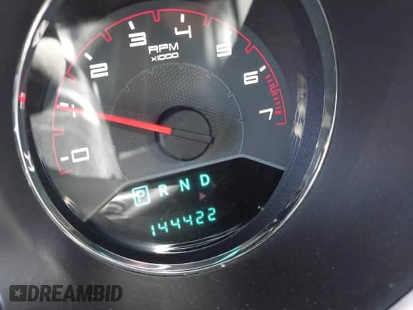 2013 Dodge Avenger SXT z VIN 1C3CDZCBXDN544568, wystawiony jako IAAI lot #43403205 z przebiegiem 144 422 mil mil oraz . Historia ofert i sprzedaży dostępna na DreamBid. Obrazek 12.