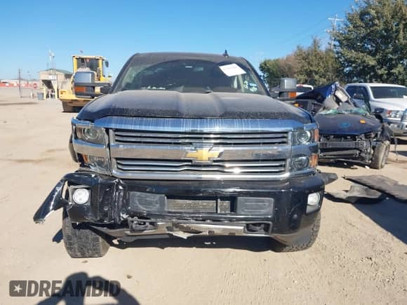 2016 Chevrolet Silverado 2500HD High Country z VIN 1GC1KXE89GF283916, wystawiony jako IAAI lot #41202088 z przebiegiem 182 756 mil mil oraz . Historia ofert i sprzedaży dostępna na DreamBid. Obrazek 12.
