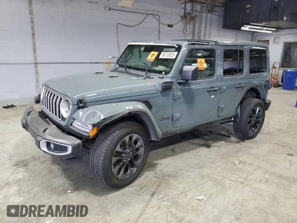 2025 Jeep Wrangler Sahara с VIN 1C4RJXP6XSW586133, выставлен на аукционе Copart как лот 80733825 с пробегом Не указан миль и Чистый • Clean title. История ставок и продаж доступна на DreamBid. Изображение 1.