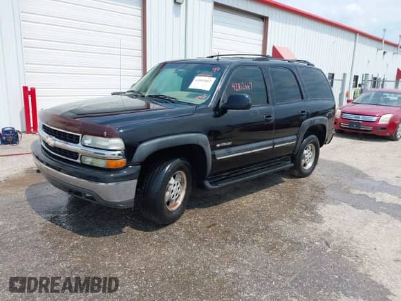 2002 Chevrolet Tahoe Z71 z VIN 1GNEK13Z72R226297, wystawiony jako IAAI lot #42812667 z przebiegiem 329 117 mil mil oraz . Historia ofert i sprzedaży dostępna na DreamBid. Obrazek 2.