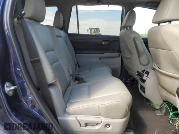 2019 Honda Pilot EX-L z VIN 5FNYF6H45KB017957, wystawiony jako Copart lot #70143595 z przebiegiem 126 717 mil mil oraz Czysty tytuł • Clean title. Historia ofert i sprzedaży dostępna na DreamBid. Obrazek 11.