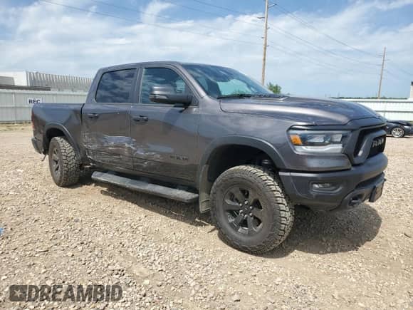 2023 Ram 1500 Rebel z VIN 1C6SRFLT0PN628832, wystawiony jako Copart lot #61938475 z przebiegiem 43 293 mil mil oraz Szkoda całkowita • Salvage title. Historia ofert i sprzedaży dostępna na DreamBid. Obrazek 4.