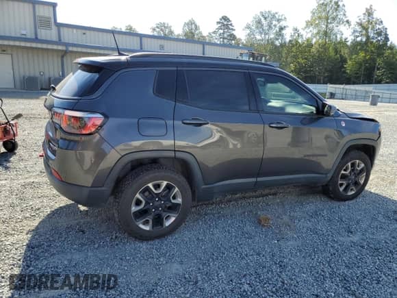 2018 Jeep Compass Trailhawk z VIN 3C4NJDDB0JT143377, wystawiony jako Copart lot #71095605 z przebiegiem 127 007 mil mil oraz Szkoda całkowita • Salvage title. Historia ofert i sprzedaży dostępna na DreamBid. Obrazek 3.