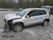 2010 Volkswagen Tiguan S с VIN WVGAV7AX6AW520952, выставлен на аукционе Copart как лот 47856855 с пробегом 119 822 миль миль и Списание • Salvage title. История ставок и продаж доступна на DreamBid. Изображение 1.