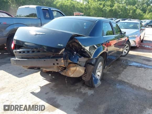 2006 Chrysler 300 with VIN 2C3KA43R96H274524, listed as a IAAI auction lot 42592121 with 172,717 mi miles and . Bid and sale history available at DreamBid. Image 4.