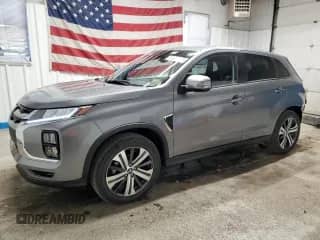 2025 Mitsubishi Outlander S z VIN JA4ARUAU6SU009889, wystawiony jako Copart lot #69969695 z przebiegiem 422 mil mil oraz Czysty tytuł • Clean title. Historia ofert i sprzedaży dostępna na DreamBid. Obrazek 1.