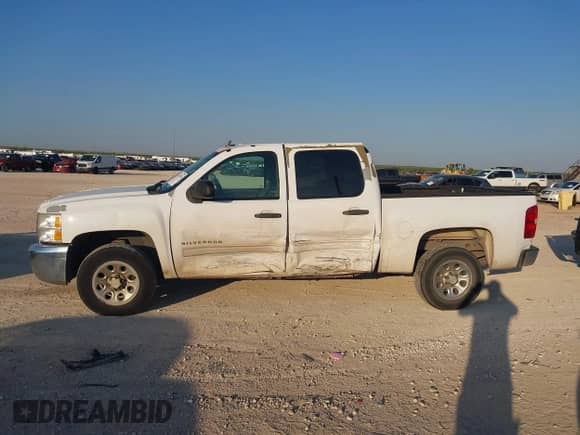 2012 Chevrolet Silverado 1500 LS z VIN 3GCPCREA3CG240817, wystawiony jako IAAI lot #43135184 z przebiegiem 314 528 mil mil oraz . Historia ofert i sprzedaży dostępna na DreamBid. Obrazek 14.