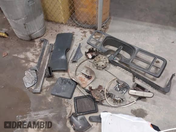 1999 Chevrolet Silverado 1500 LT с VIN 1GCEK14T8XE192646, выставлен на аукционе IAAI как лот 41777519 с пробегом 289 532 миль миль и . История ставок и продаж доступна на DreamBid. Изображение 12.