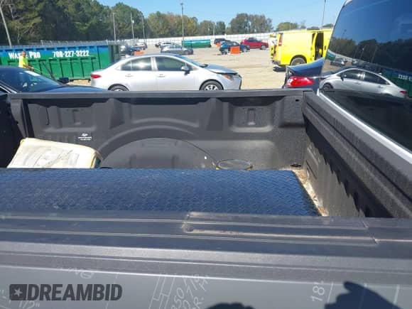 2023 Ford F-150 XL с VIN 1FTMF1CP6PKF88399, выставлен на аукционе IAAI как лот 43355889 с пробегом 21 006 миль миль и . История ставок и продаж доступна на DreamBid. Изображение 8.