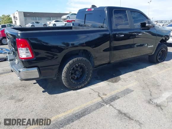 2020 Ram 1500 Big Horn z VIN 1C6RREBT2LN259296, wystawiony jako IAAI lot #42627297 z przebiegiem 90 696 mil mil oraz . Historia ofert i sprzedaży dostępna na DreamBid. Obrazek 4.