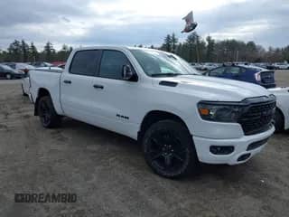 2024 Ram 1500 Big Horn z VIN 1C6SRFFT1RN124465, wystawiony jako IAAI lot #41839097 z przebiegiem 24 106 mil mil oraz . Historia ofert i sprzedaży dostępna na DreamBid. Obrazek 1.