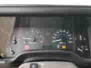 1998 Jeep Wrangler Sport z VIN 1J4FY19S0WP701077, wystawiony jako Copart lot #71093475 z przebiegiem 120 277 mil mil oraz Czysty tytuł • Clean title. Historia ofert i sprzedaży dostępna na DreamBid. Obrazek 9.