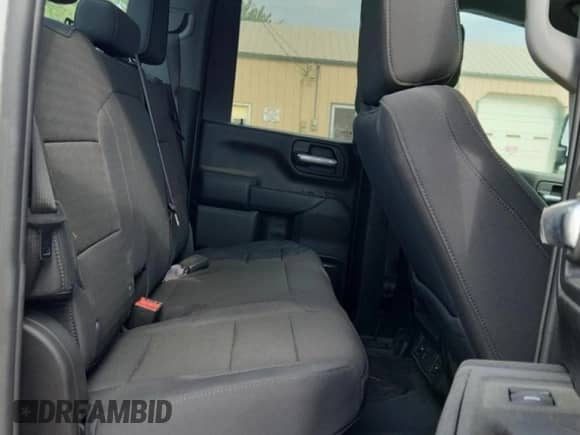 2024 Chevrolet Silverado 2500HD Work Truck z VIN 1GC5YLE72RF431634, wystawiony jako Copart lot #70542235 z przebiegiem Nie podano mil oraz Szkoda całkowita • Salvage title. Historia ofert i sprzedaży dostępna na DreamBid. Obrazek 10.