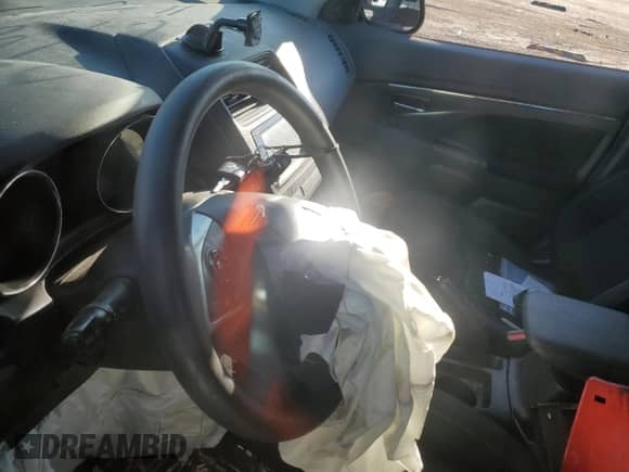 2023 Mitsubishi Outlander ES z VIN JA4ARUAU2PU005880, wystawiony jako Copart lot #71993505 z przebiegiem Nie podano mil oraz Szkoda całkowita • Salvage title. Historia ofert i sprzedaży dostępna na DreamBid. Obrazek 8.