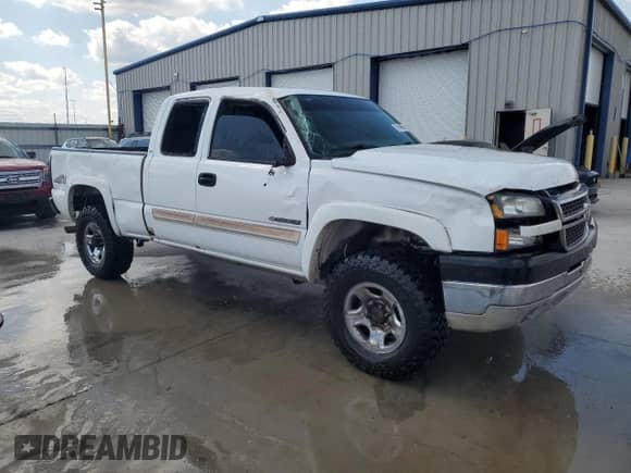 2005 Chevrolet Silverado 2500HD LS с VIN 1GCHK29U05E248256, выставлен на аукционе Copart как лот 70649665 с пробегом 253 440 миль миль и Списание • Salvage title. История ставок и продаж доступна на DreamBid. Изображение 4.