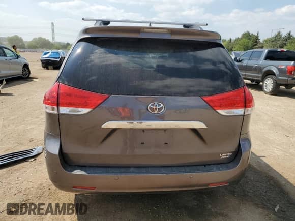 2012 Toyota Sienna XLE z VIN 5TDDK3DC1CS040350, wystawiony jako Copart lot #68861645 z przebiegiem 168 410 mil mil oraz Szkoda całkowita • Salvage title. Historia ofert i sprzedaży dostępna na DreamBid. Obrazek 6.
