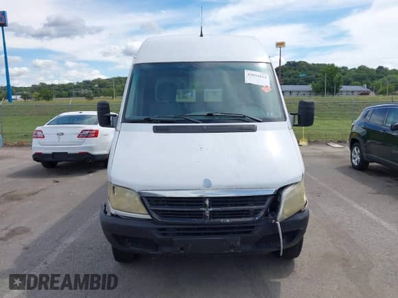 2003 Dodge Sprinter z VIN WD2YD742435496387, wystawiony jako IAAI lot #43034019 z przebiegiem 439 371 mil mil oraz . Historia ofert i sprzedaży dostępna na DreamBid. Obrazek 12.