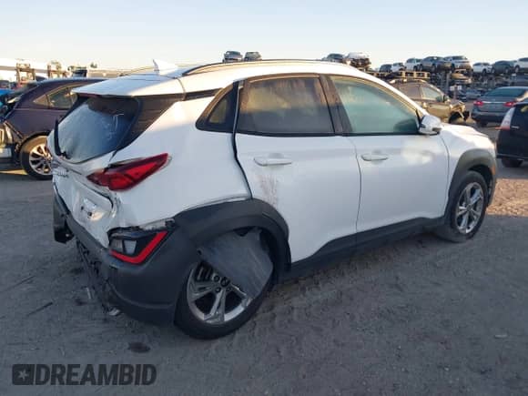 2022 Hyundai Kona SEL z VIN KM8K32AB9NU886830, wystawiony jako IAAI lot #43447397 z przebiegiem 44 322 mil mil oraz . Historia ofert i sprzedaży dostępna na DreamBid. Obrazek 4.