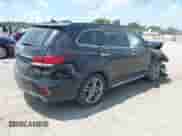 2017 Hyundai Santa Fe Limited Ultimate with VIN KM8SRDHF7HU183010, listed as a IAAI auction lot 42688265 with 117,602 mi miles and . Bid and sale history available at DreamBid. Image 4.