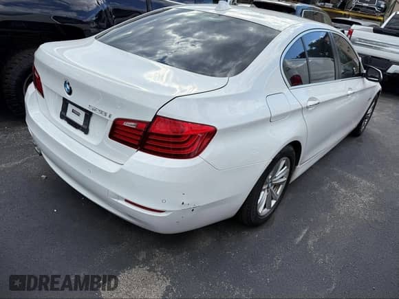 2015 BMW 5 Series 528i с VIN WBA5A5C50FD517241, выставлен на аукционе IAAI как лот 43096860 с пробегом 102 275 миль миль и . История ставок и продаж доступна на DreamBid. Изображение 4.