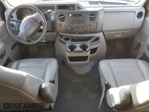 2013 Ford Econoline Cargo Commercial z VIN 1FTNS2EW5DDA61514, wystawiony jako Copart lot #85203014 z przebiegiem 158 672 mil mil oraz Szkoda całkowita • Salvage title. Historia ofert i sprzedaży dostępna na DreamBid. Obrazek 8.