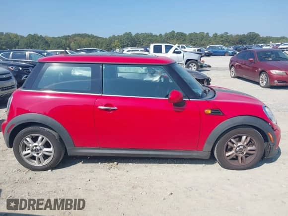 2012 MINI Hardtop z VIN WMWSU3C59CT542932, wystawiony jako IAAI lot #43251120 z przebiegiem 175 000 mil mil oraz . Historia ofert i sprzedaży dostępna na DreamBid. Obrazek 13.