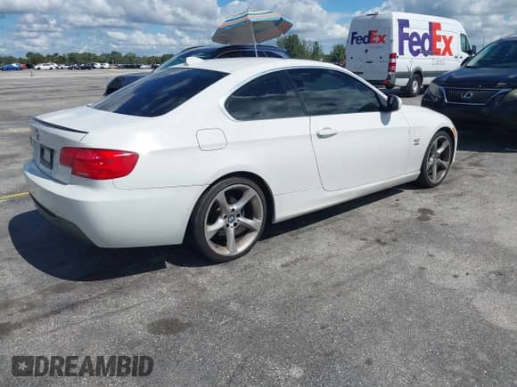 2012 BMW 3 Series 328i xDrive с VIN WBAKF5C58CE656897, выставлен на аукционе IAAI как лот 43467133 с пробегом 156 954 миль миль и . История ставок и продаж доступна на DreamBid. Изображение 4.