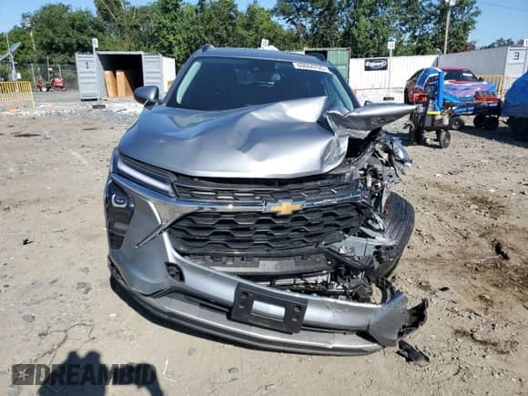 2024 Chevrolet Trax LT z VIN KL77LHE26RC212859, wystawiony jako Copart lot #69664795 z przebiegiem 27 345 mil mil oraz Szkoda całkowita • Salvage title. Historia ofert i sprzedaży dostępna na DreamBid. Obrazek 5.