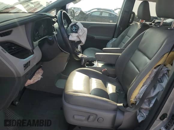 2016 Toyota Sienna XLE z VIN 5TDYK3DCXGS699339, wystawiony jako Copart lot #67243725 z przebiegiem 52 691 mil mil oraz Czysty tytuł • Clean title. Historia ofert i sprzedaży dostępna na DreamBid. Obrazek 7.