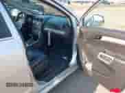 2012 Chevrolet Captiva Sport LTZ z VIN 3GNFL4E51CS583986, wystawiony jako IAAI lot #42661592 z przebiegiem 134 645 mil mil oraz . Historia ofert i sprzedaży dostępna na DreamBid. Obrazek 5.