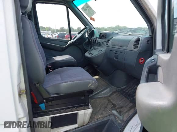 2003 Dodge Sprinter z VIN WD2YD742435496387, wystawiony jako IAAI lot #43034019 z przebiegiem 439 371 mil mil oraz . Historia ofert i sprzedaży dostępna na DreamBid. Obrazek 5.