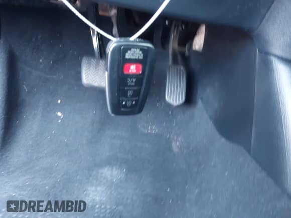 2018 Toyota Prius Plus z VIN JTDKARFP0J3075649, wystawiony jako IAAI lot #42569053 z przebiegiem 99 581 mil mil oraz . Historia ofert i sprzedaży dostępna na DreamBid. Obrazek 11.