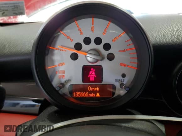 2012 MINI Hardtop with VIN WMWSU3C57CT185881, listed as a Copart auction lot 83754225 with 135,666 mi miles and Clean title. Bid and sale history available at DreamBid. Image 9.