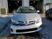 2011 Toyota Corolla L z VIN 2T1BU4EE4BC748137, wystawiony jako Copart lot #87209735 z przebiegiem 301 565 mil mil oraz Czysty tytuł • Clean title. Historia ofert i sprzedaży dostępna na DreamBid. Obrazek 5.