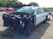 2018 GMC Sierra 1500 z VIN 1GTR1LEC7JZ265035, wystawiony jako IAAI lot #42202929 z przebiegiem 99 094 mil mil oraz . Historia ofert i sprzedaży dostępna na DreamBid. Obrazek 2.