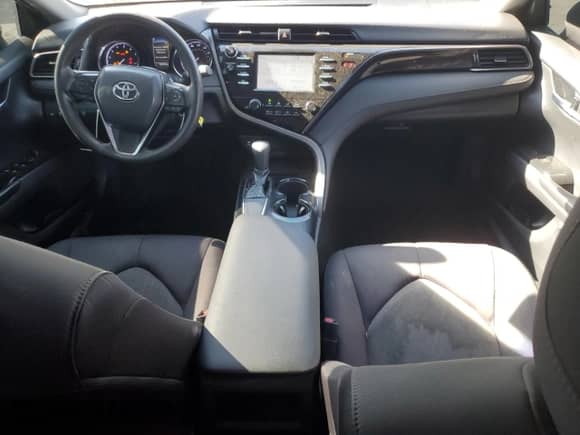 2019 Toyota Camry SE z VIN 4T1B11HK3KU268503, wystawiony jako Copart lot #71220275 z przebiegiem 105 038 mil mil oraz Szkoda całkowita • Salvage title. Historia ofert i sprzedaży dostępna na DreamBid. Obrazek 8.