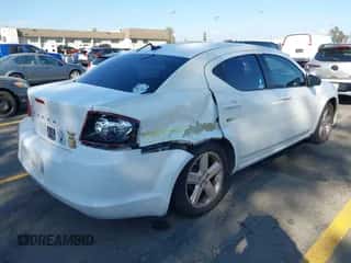 2011 Dodge Avenger Express z VIN 1B3BD4FB4BN591857, wystawiony jako IAAI lot #43312280 z przebiegiem 170 787 mil mil oraz . Historia ofert i sprzedaży dostępna na DreamBid. Obrazek 4.