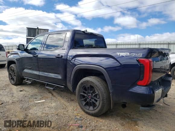 2024 Toyota Tundra SR5 z VIN 5TFLA5DB1RX148794, wystawiony jako Copart lot #86281395 z przebiegiem 5 445 mil mil oraz Szkoda całkowita • Salvage title. Historia ofert i sprzedaży dostępna na DreamBid. Obrazek 2.