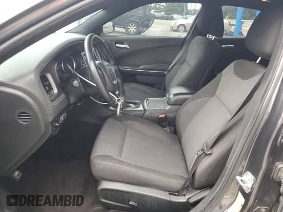 2016 Dodge Charger SE z VIN 2C3CDXFG5GH268048, wystawiony jako Copart lot #66469505 z przebiegiem 107 192 mil mil oraz Szkoda całkowita • Salvage title. Historia ofert i sprzedaży dostępna na DreamBid. Obrazek 7.