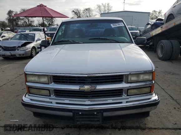 1997 Chevrolet Silverado 1500 with VIN 1GCEC14R3VZ118039, listed as a Copart auction lot 85575614 with 105,417 mi miles and Salvage title. Bid and sale history available at DreamBid. Image 5.