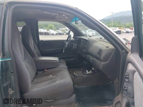 1999 Dodge Dakota SLT with VIN 1B7GG22X0XS104969, listed as a IAAI auction lot 42493470 with 160,019 mi miles and . Bid and sale history available at DreamBid. Image 5.