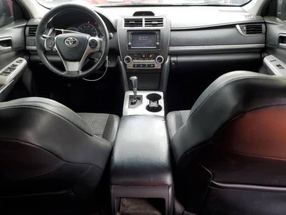 2012 Toyota Camry SE z VIN 4T1BF1FKXCU535741, wystawiony jako Copart lot #82511885 z przebiegiem 238 529 mil mil oraz Czysty tytuł • Clean title. Historia ofert i sprzedaży dostępna na DreamBid. Obrazek 8.