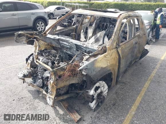 2020 Jeep Compass Latitude z VIN 3C4NJCBB1LT241799, wystawiony jako IAAI lot #40866536 z przebiegiem Nie podano mil oraz . Historia ofert i sprzedaży dostępna na DreamBid. Obrazek 6.