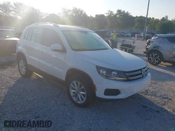 2017 Volkswagen Tiguan Wolfsburg Edition с VIN WVGRV7AX4HK011852, выставлен на аукционе IAAI как лот 43069410 с пробегом 80 694 миль миль и . История ставок и продаж доступна на DreamBid. Изображение 1.